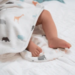 Aden + Anais™ Essential S Easy Swaddle™ Pucksack 1.5 TOG 3-pack Wild Prairie Velboa 0-3 Maanden 10 Aden + Anais™ Essential S Easy Swaddle™ Pucksack 1.5 TOG 3-pack Wild Prairie Velboa 0-3 Maanden -MiniMoois aden anais essential s easy swaddle pucksack 1 5 tog 3 pack wild prairie velboa 0 3 maanden a383670 3