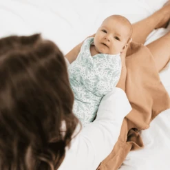 Aden + Anais™ Essential S Katoenen Mousseline Draagdoek 4 Pak Damsel -MiniMoois aden anais essential s katoenen mousseline draagdoek 4 pak damsel a390104 4