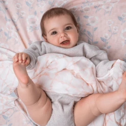 Aden + Anais™ Zijdezachte Mousseline Draagdoek 2 Pak Stencil -MiniMoois aden anais zijdezachte mousseline draagdoek 2 pak stencil a390106 4