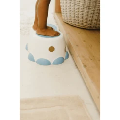 Bumbo Opstapkrukje, Powder Blauw -MiniMoois bumbo opstapkrukje powder blauw a288125 1