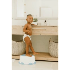 Bumbo Opstapkrukje, Powder Blauw -MiniMoois bumbo opstapkrukje powder blauw a288125 3
