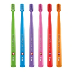 CURAPROX Kindertandenborstel CS Kids In Roze, 4-12 Jaar -MiniMoois curaprox kindertandenborstel cs kids in roze 4 12 jaar a317623 4