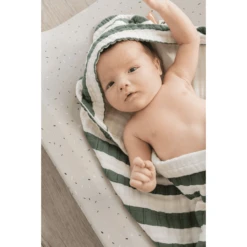 Done By Deer ™ Badhanddoek Met Capuchon Stripes Groen -MiniMoois done by deer badhanddoek met capuchon stripes groen a395025 3