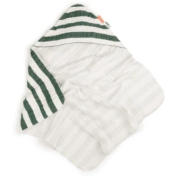 Done By Deer ™ Badhanddoek Met Capuchon Stripes Groen -MiniMoois done by deer badhanddoek met capuchon stripes groen a395025 4