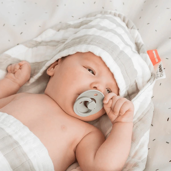 Done By Deer ™ Badhanddoek Met Capuchon Stripes Roze 6 Done By Deer ™ Badhanddoek Met Capuchon Stripes Roze - Afbeelding 4