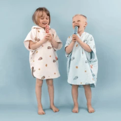 Done By Deer ™ Strandponcho Wally Roze 7 Done By Deer ™ Strandponcho Wally Roze -MiniMoois done by deer strandponcho wally roze a395036 1