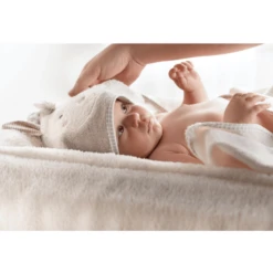 Fehn Badhanddoek Met Kap Lama Peru -MiniMoois fehn badhanddoek met kap lama peru a273513 4