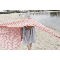 KipKep Blenker Handdoek 170 X 100 Cm Emberglow Red 10 KipKep Blenker Handdoek 170 X 100 Cm Emberglow Red -MiniMoois kipkep blenker handdoek 170 x 100 cm emberglow red a297030 3