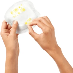 MEDELA Borstcompressen 60 Stuks -MiniMoois medela borstcompressen 60 stuks a205862 1