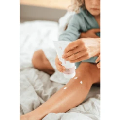 Naif Lichaamslotion Voor Baby's 200ml 8 Naif Lichaamslotion Voor Baby's 200ml -MiniMoois naif lichaamslotion voor babys 200ml a300946 1