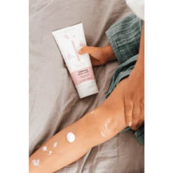 Naif Lichaamslotion Voor Baby's 200ml 9 Naif Lichaamslotion Voor Baby's 200ml -MiniMoois naif lichaamslotion voor babys 200ml a300946 2