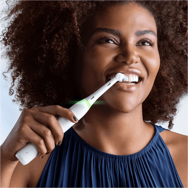 Oral B Oral-B Elektrische Tandenborstel, IO Series 4 Met Reisetui Heel White 4 Oral B Oral-B Elektrische Tandenborstel, IO Series 4 Met Reisetui Heel White - Afbeelding 2