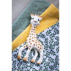 VULLI Sophie La Girafe® Kleurrijke Boerendoekjes / Swaddles Set Van -MiniMoois vulli sophie la girafe kleurrijke boerendoekjes swaddles set van a381915 4